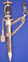 SS OFFICERS CHAINED DAGGER 1936 MODEL COMPLETE WITH SILVER KNOT AND BELT LOOP.