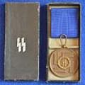 CASED SS 8 YEAR MEDAL.