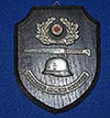THIRD REICH ARMY SERVICE PLAQUE WITH MINITURE BAYONET.