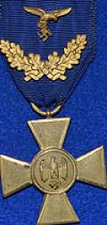 LUFTWAFFE 40 YEAR LONG SERVICE MEDAL WITH LUFTWAFFE EAGLE AND OAKLEAVES TO RIBBON. .