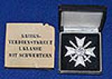 WAR SERVICE CROSS 1ST CLASS WITH SWORDS BY DESCHLER COMPLETE WITH LEATHERETTE BOX AND RARE OUTER CAR