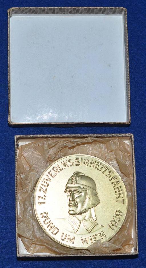 NSKK COMPETITION AWARD MEDALLION IN GOLD WITH ORIGINAL BOX.
