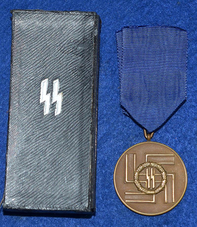 CASED SS 8 YEAR LONG SERVICE MEDAL.