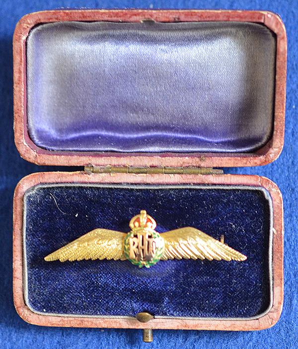 BRITISH WW2 14CT GOLD RAF BADGE.