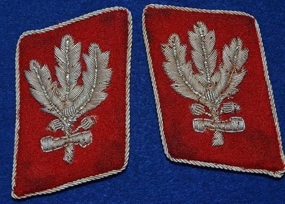 SA BRIGADFUHRER 1944 PATTERN PAIR OF COLLAR PATCHES.