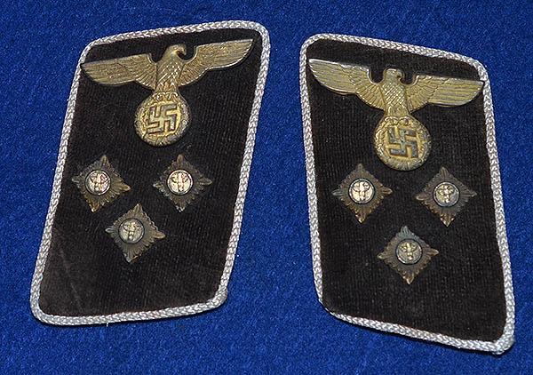 PAIR OF NSDAP KREIS LEVEL POLITICAL LEADERS COLLAR PATCHES.