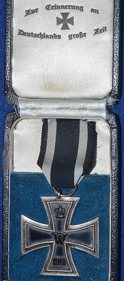 WW1 CASED IRON CROSS 2ND CLASS WITH PRIVATE PURCHASE LEATHERETTE CASE.