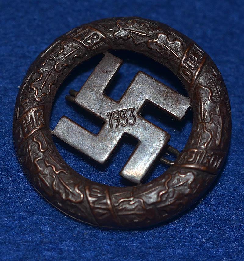 GAU MUNICH COMMEMORATIVE BADGE OF THE 9TH  OF NOVEMBER 1923.