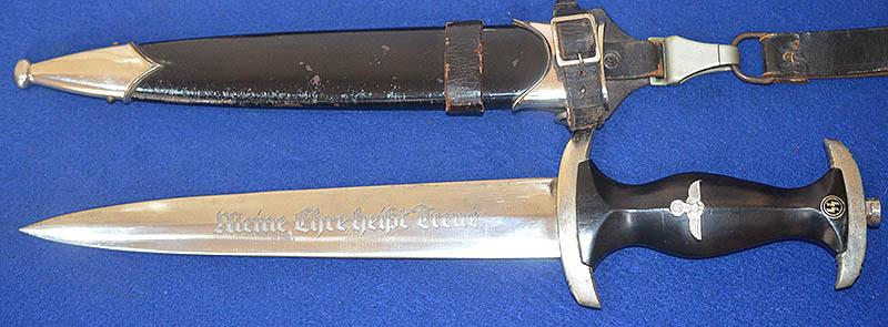 SS DAGGER 1933 MODEL, RZM EXAMPLE WITH VERTICAL HANGER AND BELT LOOP.