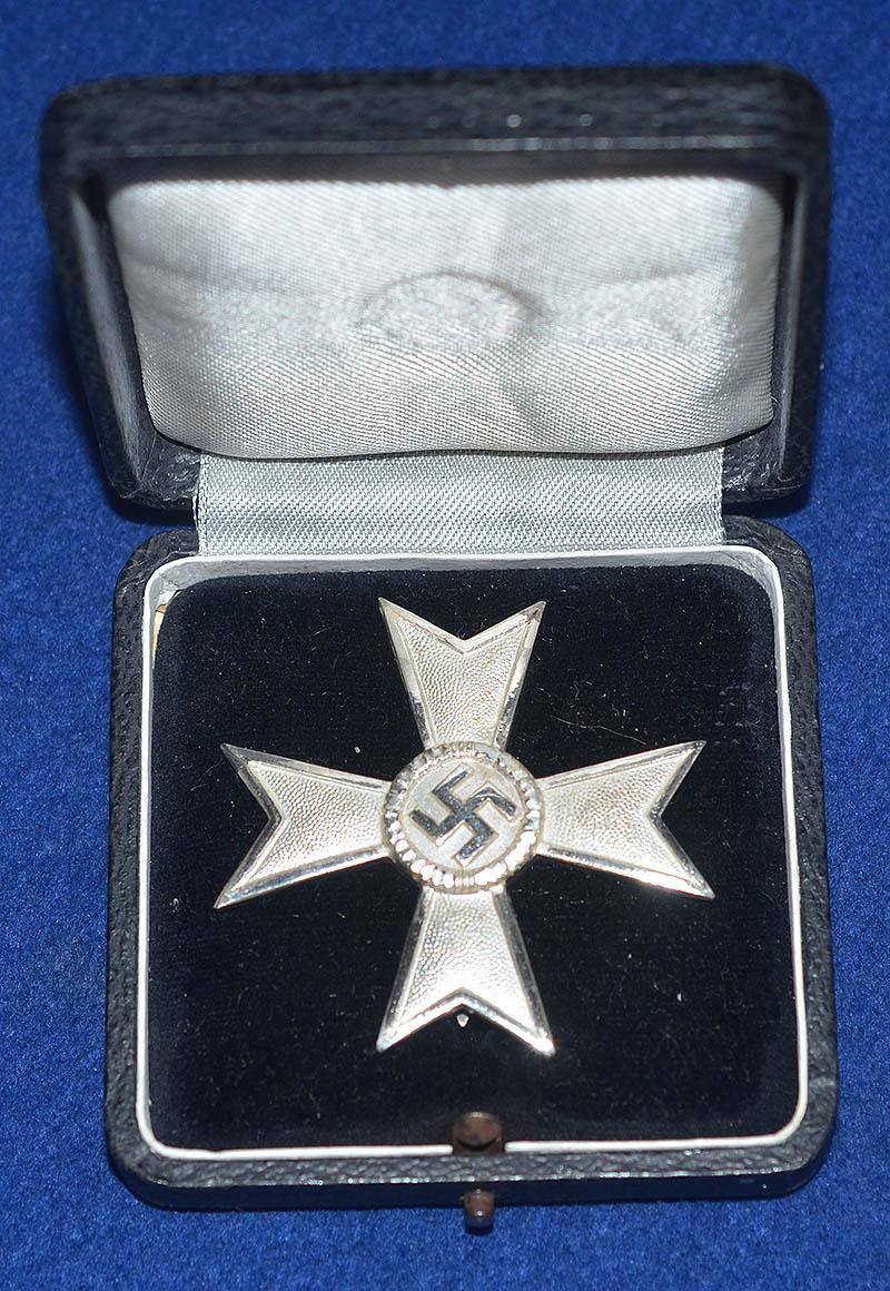 THIRD REICH CASED WAR SERVICE CROSS 1ST CLASS WITH OUT SWORDS COMPLETE WITH CASE OF ISSUE.