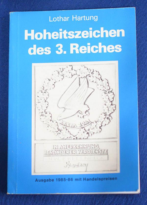 GERMAN REFERENCE BOOK ON INSIGNIA.