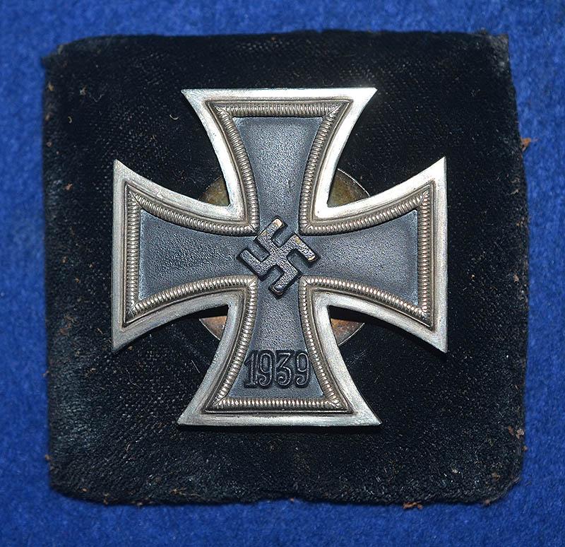 WW2 IRON CROSS 1ST CLASS, SCREW BACK EXAMPLE BY L/53 (HYMMEN).