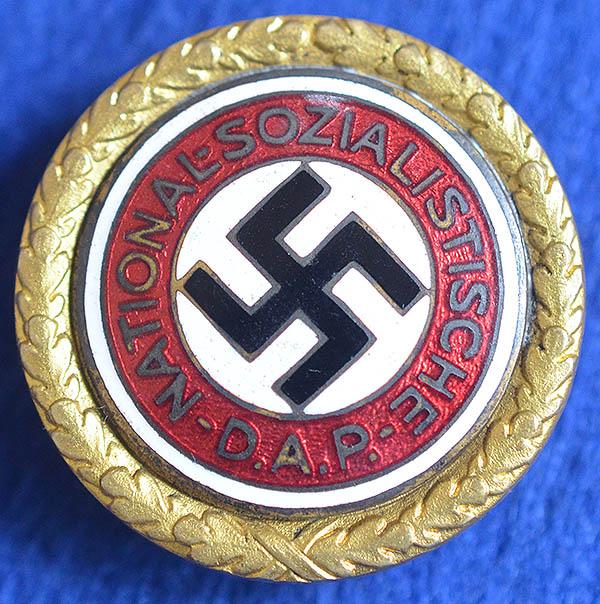 LARGE SIZE NSDAP GOLD PARTY BADGE, MINT CONDITION.