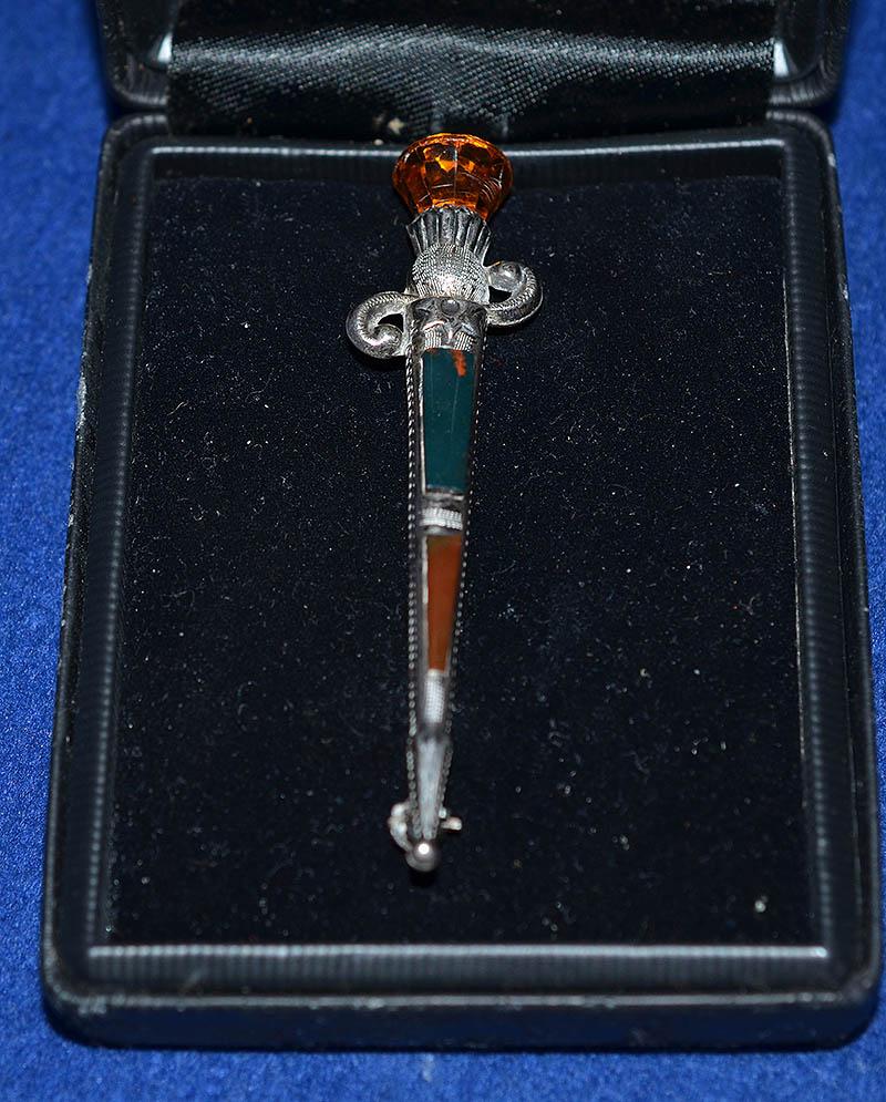 SILVER SCOTTISH BROOCH DESIGNED AS A MINIATURE SCOTTISH DIRK.