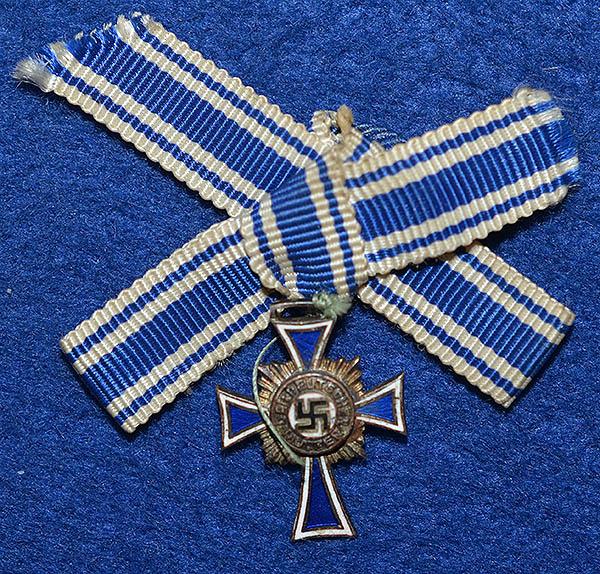 MINIATURE MOTHERS CROSS AWARD.