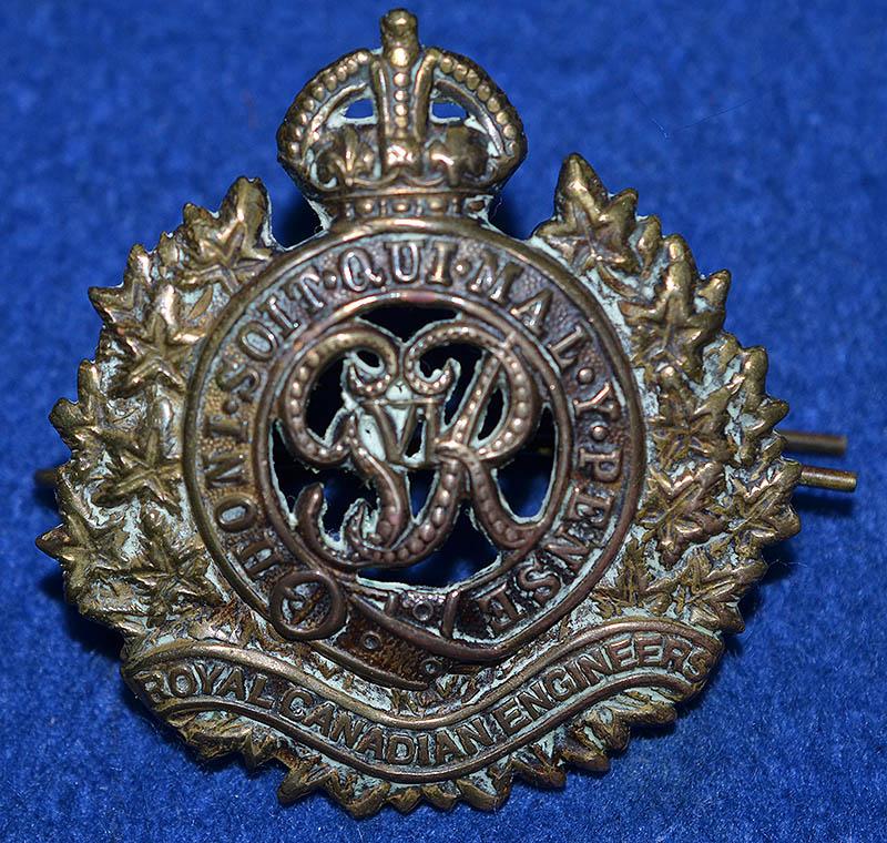 WW2 ROYAL CANADIAN ENGINEERS CAP BADGE.