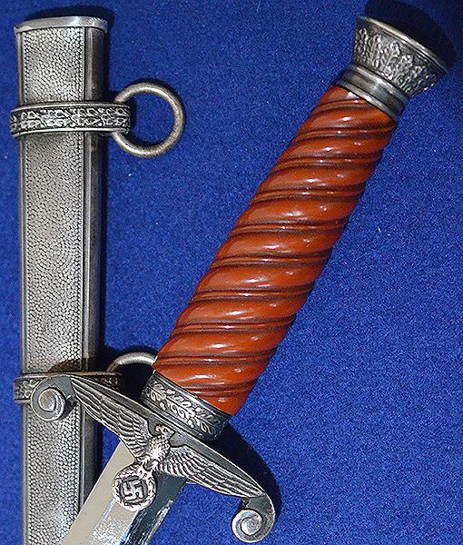 WW2 GERMAN ARMY OFFICERS DAGGER BY PLUMACHER WITH EARLY SLANT GRIP.