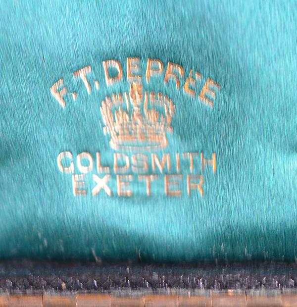 BRITISH WW1 TANK REGIMENT 9CT GOLD BADGE COMPLETE WITH BOX OF ISSUE.