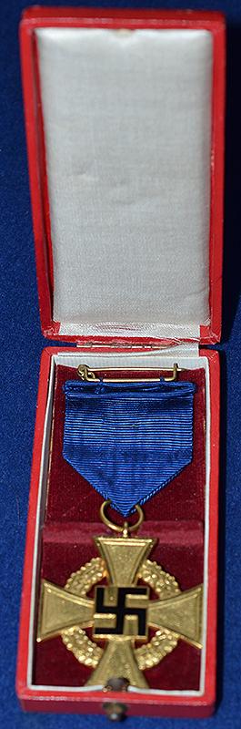 THIRD REICH 40 YEAR LONG SERVICE CROSS COMPLETE WITH BOX OF ISSUE.
