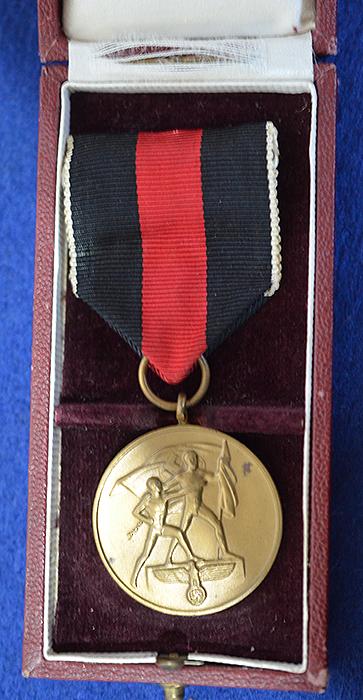 GERMAN 1ST OF OCTOBER MEDAL FOR THE ANNEXATION OF CZECHOSLOVAKIA COMPLETE WITH ISSUE BOX.