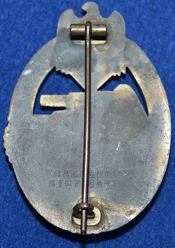 GERMAN WW2 TANK BATTLE BADGE.