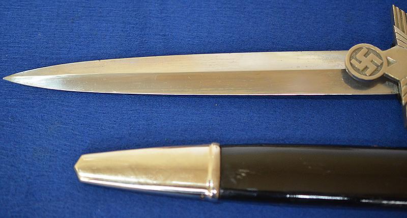 RLB 2ND MODEL MANS DAGGER COMPLETE WITH HANGER.