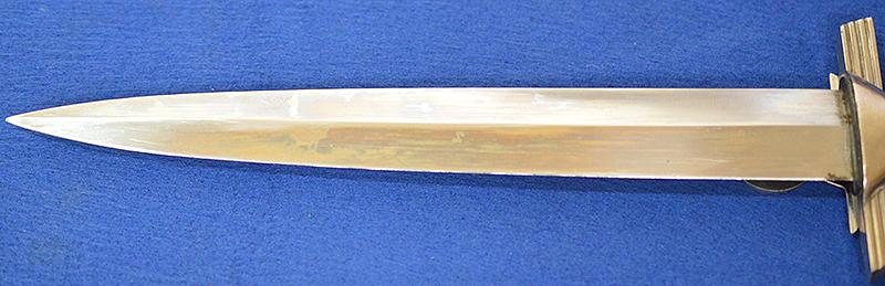 RLB 2ND MODEL MANS DAGGER COMPLETE WITH HANGER.