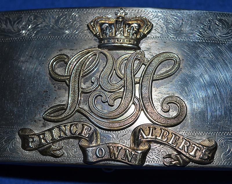 BRITISH VICTORIAN SILVER SHOULDER BELT POUCH OF THE LEICESTERSHIRE YEOMANRY CAVALRY.