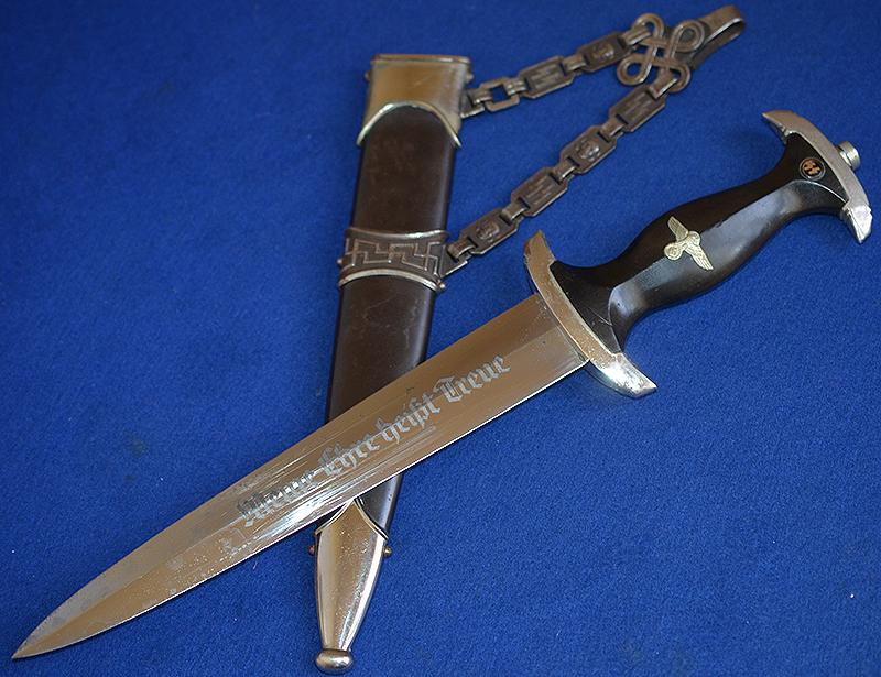 SS CHAINED LEADERS DAGGER 1936 MODEL, COMPLETE WITH TYPE 1 CHAINS.