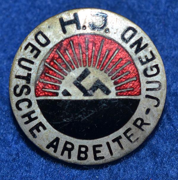 EARLY 1ST STYLE HITLER YOUTH ENAMEL MEMBERSHIP BADGE.