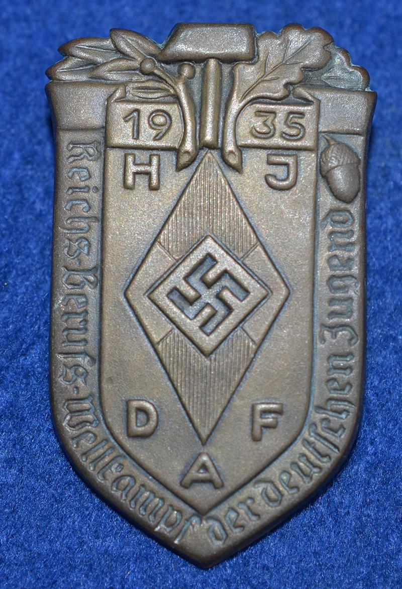 HITLER YOUTH 1935 RALLY BADGE.