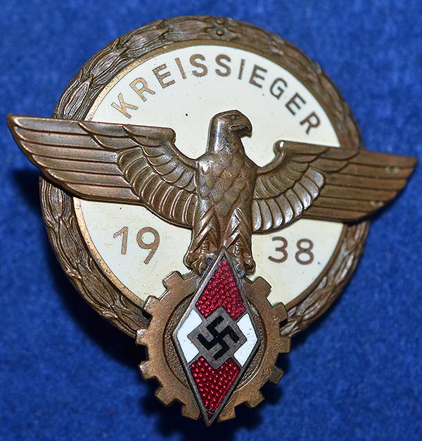 HITLER YOUTH 1938 KREISSIEGER BADGE IN BRONZE.