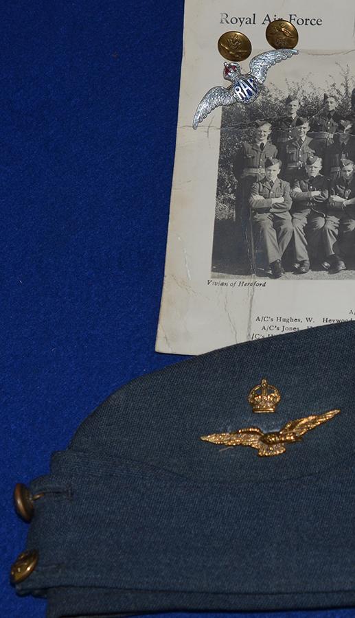 WW2 RAF PILIOT OFFICERS GROUPING.