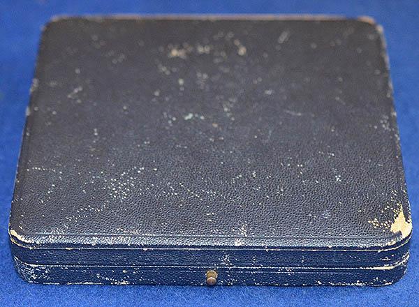 THE NSDAP 1939 REICHSPATEITAG AWARD PLAQUE IN SILVER, COMPLETE WITH ORIGINAL BOX OF ISSUE.