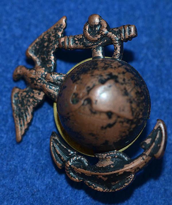 WW2 AMERICAN MARINES CAP BADGE.