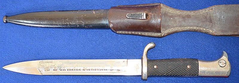 LUFTWAFE SHORT MODEL PARADE BAYONET BY SEILHEIMER COMPLETE WITH ENGRAVED BLADE AND BROWN LEATHER FROG.