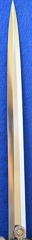 GERMAN ARMY OFFICERS DAGGER 1935 MODEL BY HOLLER COMPLETE WITH SILVER KNOT.