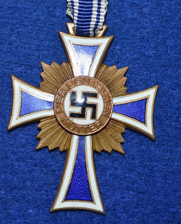 THIRD REICH MOTHERS CROSS IN BRONZE.
