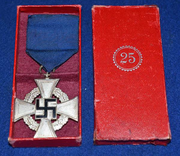THIRD REICH CASED 25 YEAR FAITHFULL SERVICE CROSS.