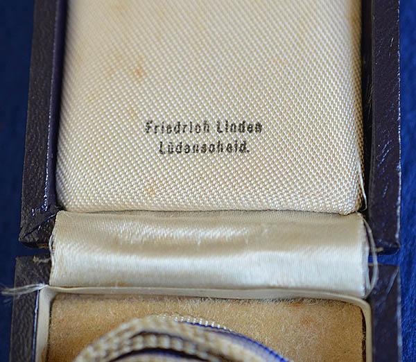THIRD REICH CASED MOTHERS CROSS IN GOLD.