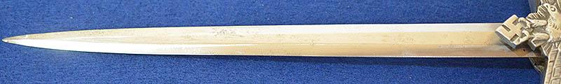THIRD REICH LUFTWAFFE 2ND MODEL OFFICERS DAGGER BY HORSTER COMPLETE WITH STRAPS AND KNOT.