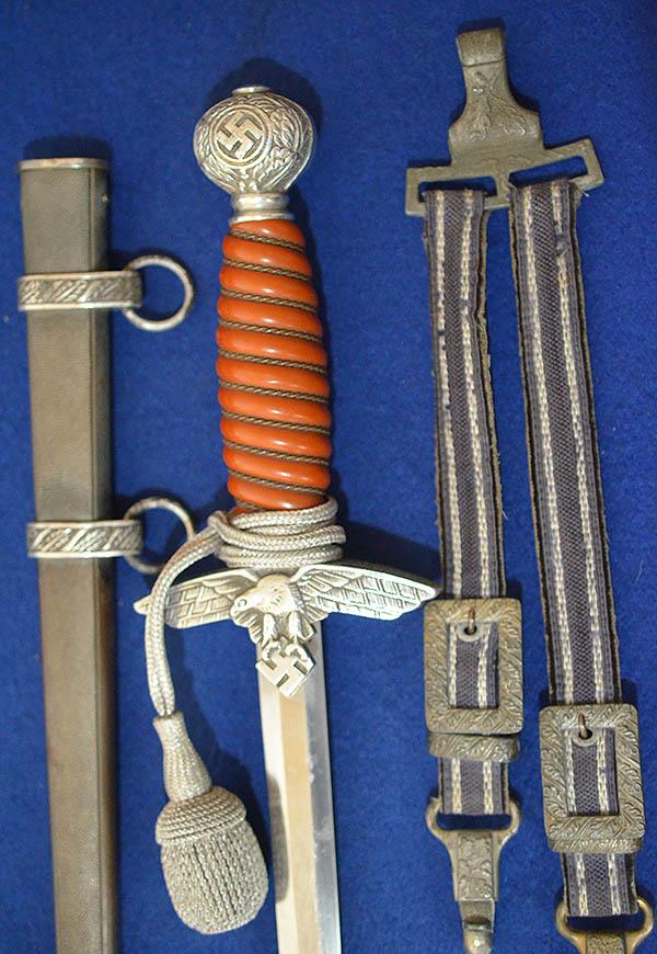 THIRD REICH LUFTWAFFE 2ND MODEL OFFICERS DAGGER BY HORSTER COMPLETE WITH STRAPS AND KNOT.