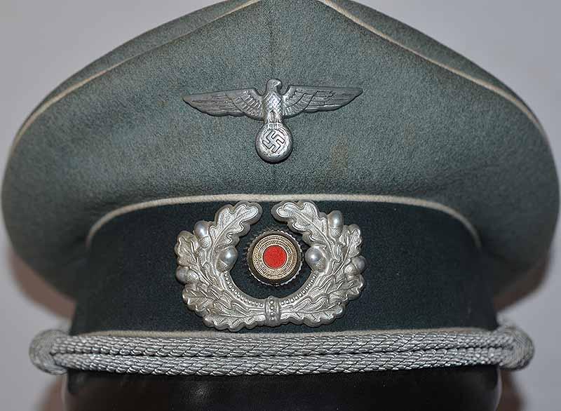 THIRD REICH ARMY INFANTRY OFFICERS PEAK CAP BY EREL.