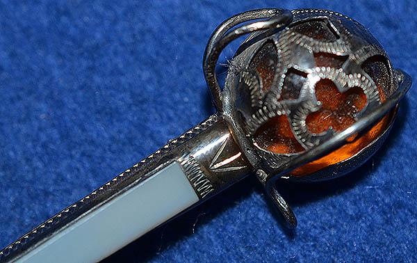 SCOTTISH SILVER KILT PIN DESIGNED A HIGHLAND SWORD.