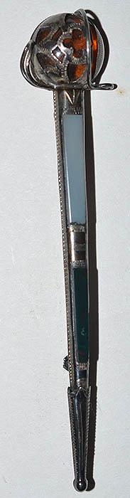 SCOTTISH SILVER KILT PIN DESIGNED A HIGHLAND SWORD.